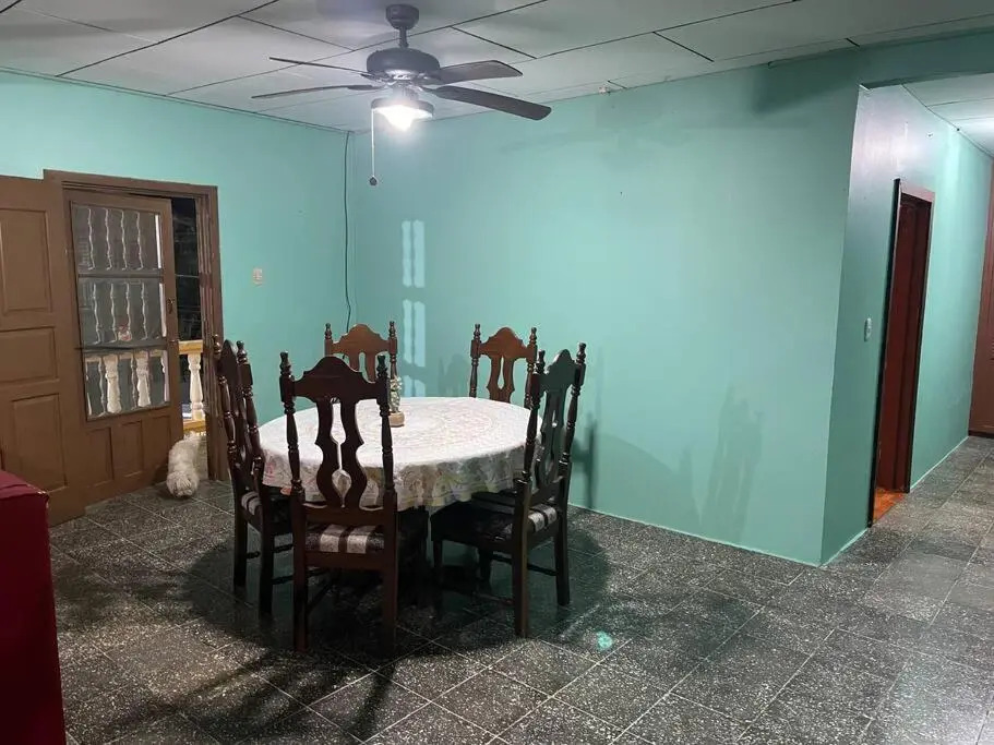 Agradable casa con 3 cuartos 2 baños cómodos..!!