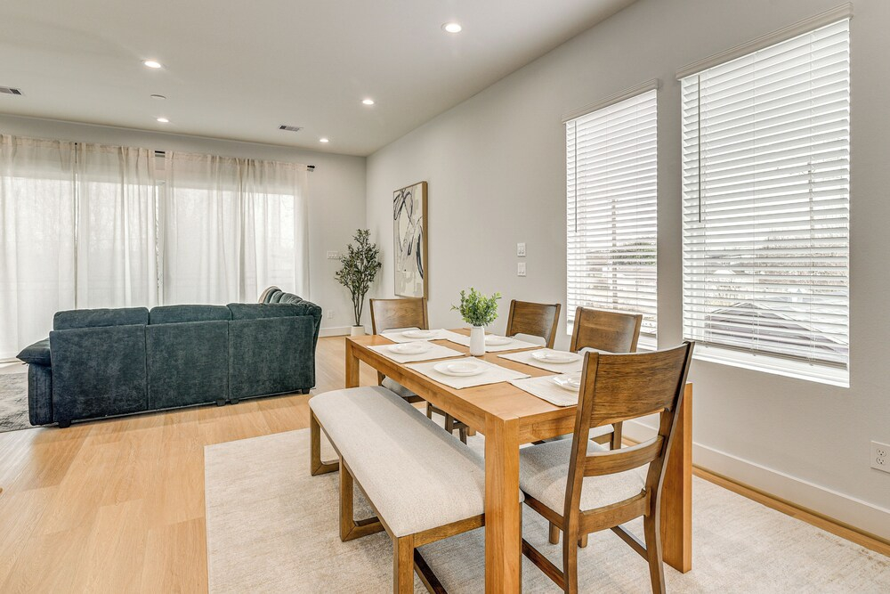 Sleek & Spacious! Prime Houston Home Near NRG