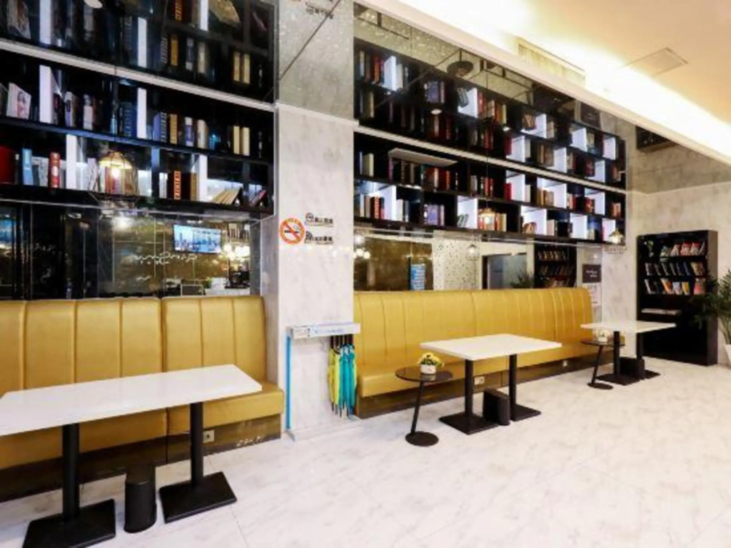 Qingmu Select Hotel (Shanghai Chenghuangmiao Laoximen Subway Station)