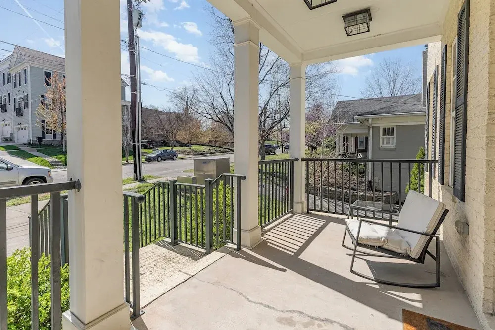 Ivory - Private Porch - Walk to Centennial Park