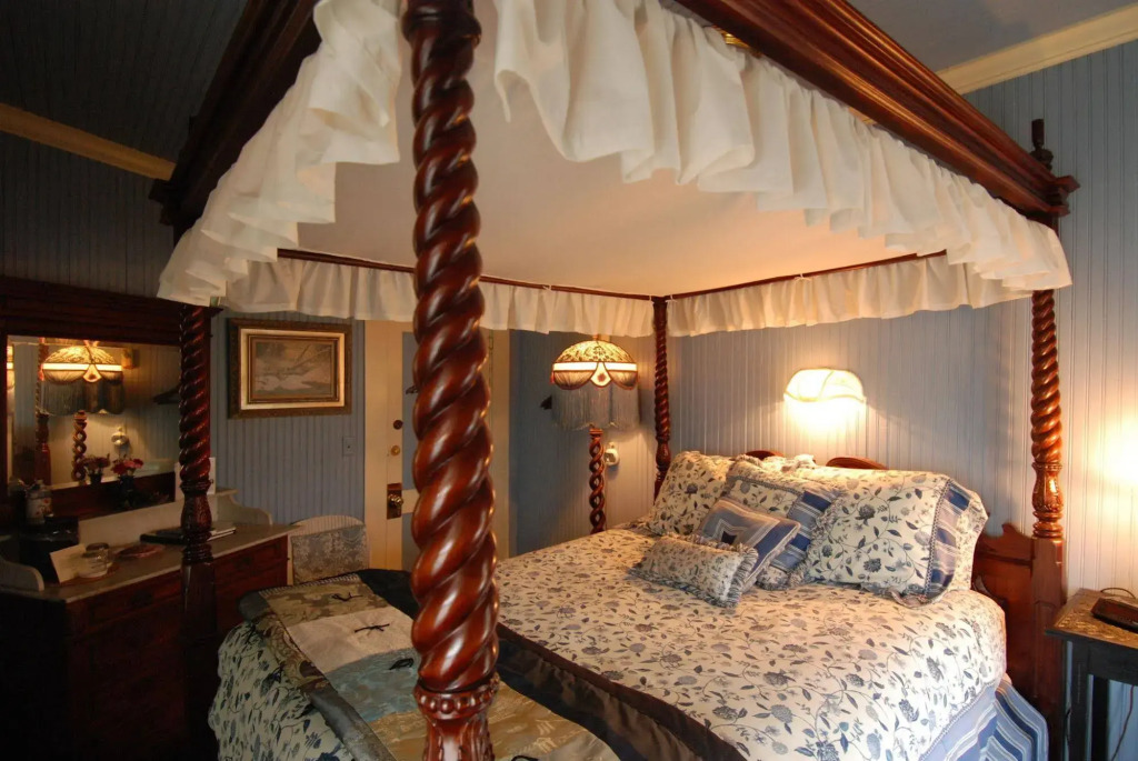 Shelburne Hotel