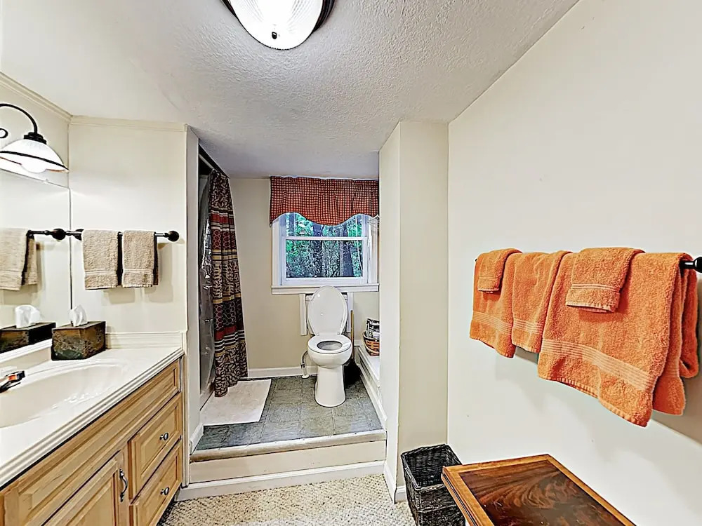 New Listing! Mountain Laurel Lodge W/ Hot Tub 5 Bedroom Home