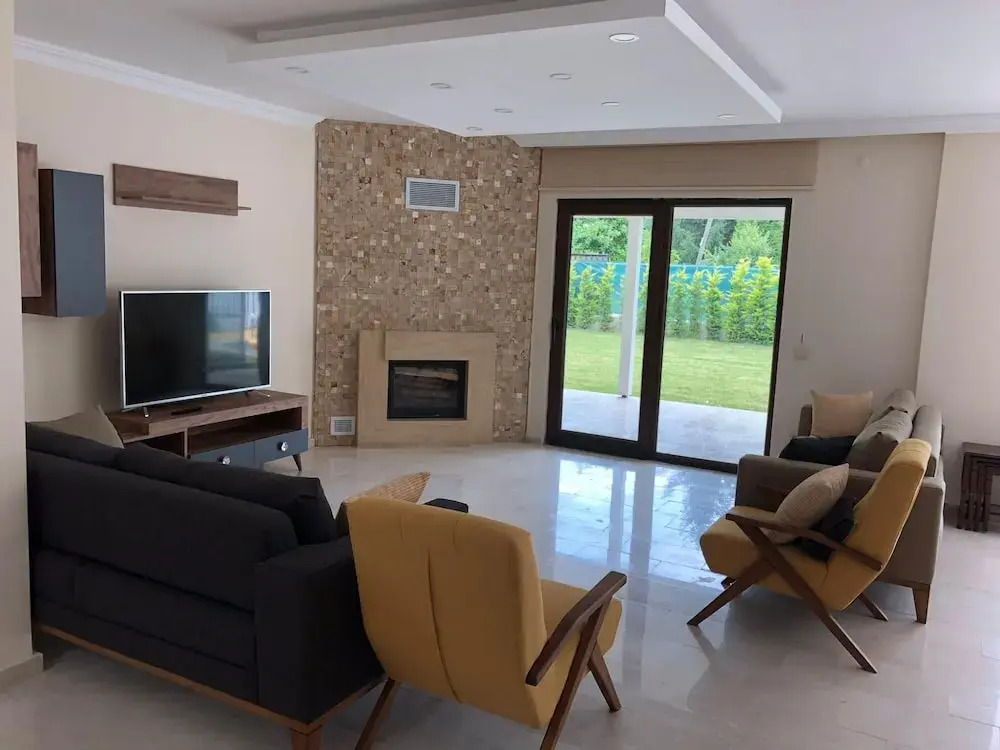 Sleek Villa in Sapanca with Pool and Winter Garden