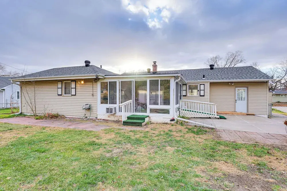6 Mi to Dtwn: Cozy Omaha Apt w/ Private Yard!