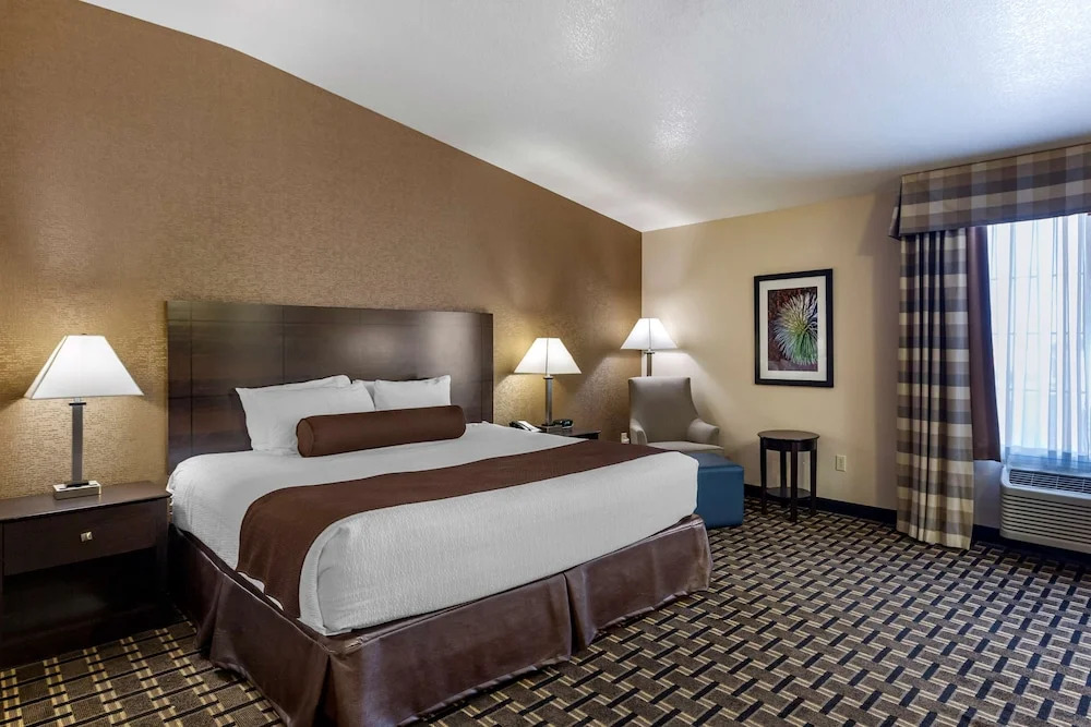 Holiday Inn Express Las Vegas-West (The Lakes)