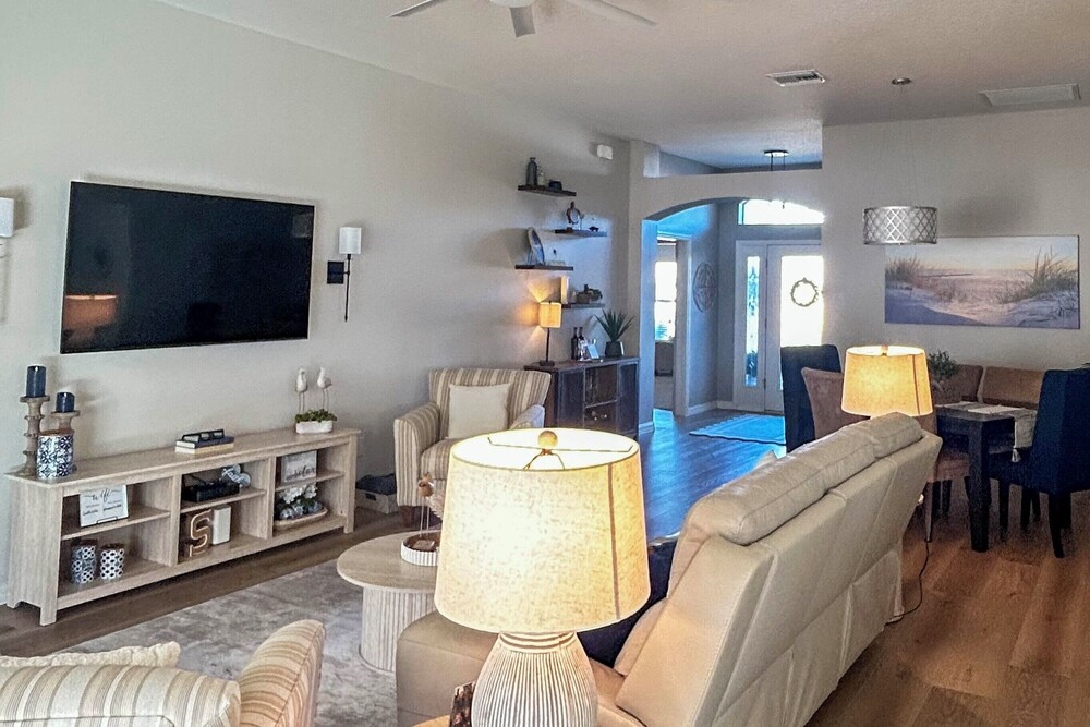 Private Lanai & Pool Access: Home in the Villages