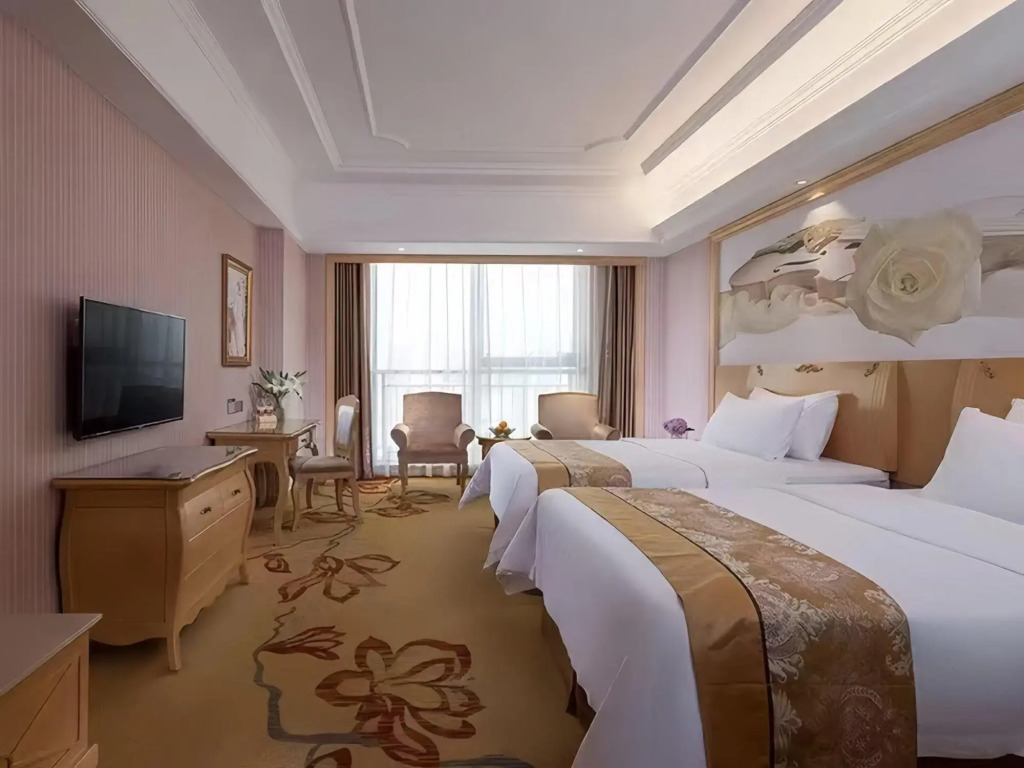 Vienna International Hotel (Nanning Jinhu Square Langxi Metro Station Branch)
