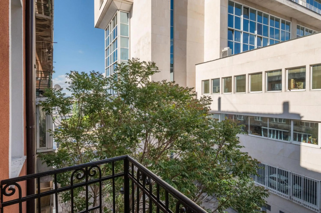1001 Nights ~ in a Beautiful Two-Bedroom Apartment