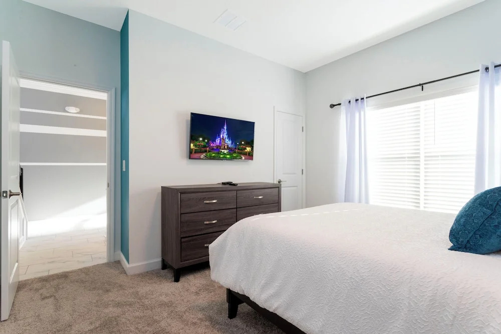 Splendid 4 Bd w/ Pool Close to Disney @ Champions Gate 1006