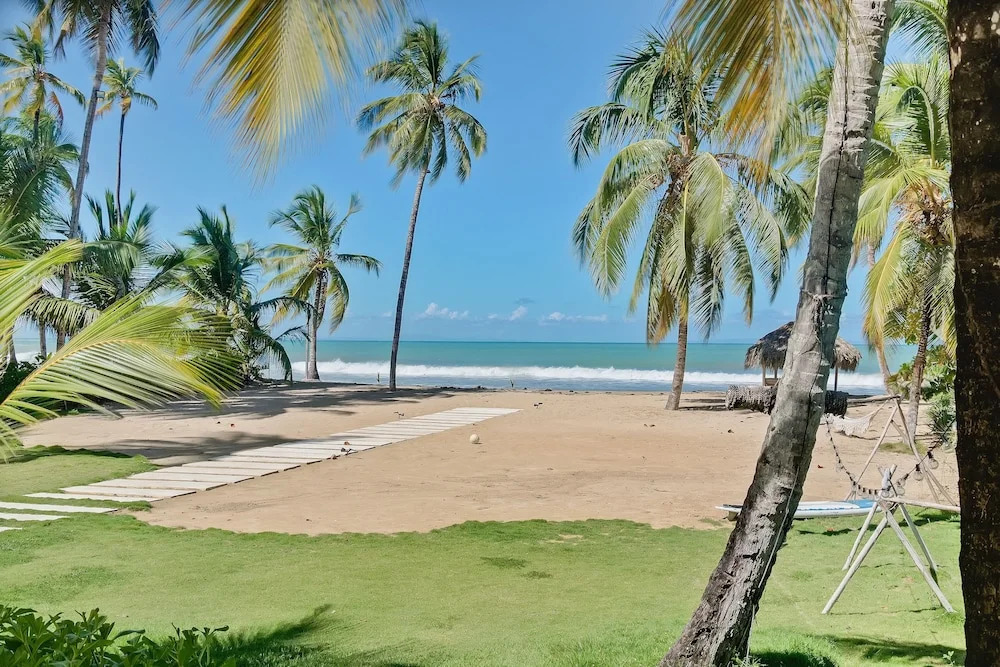 Beachfront Oasis Pool Chef Hskp Sleeps 22