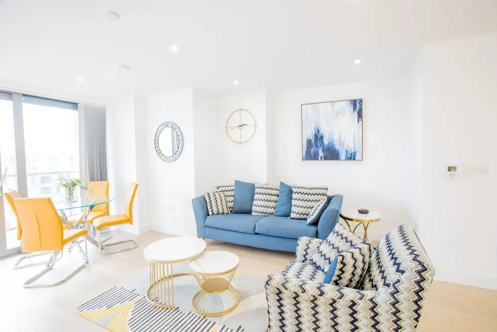 Canary Views One Bed and Bath Apartment