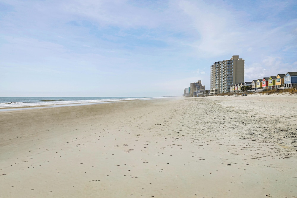 Walk to Ocean: Surfside Beach Gem w/ Private Pool