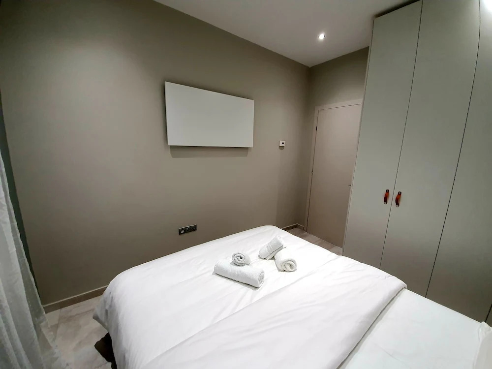 Cosmopolitan Apartments Nilie Suites & Aprts