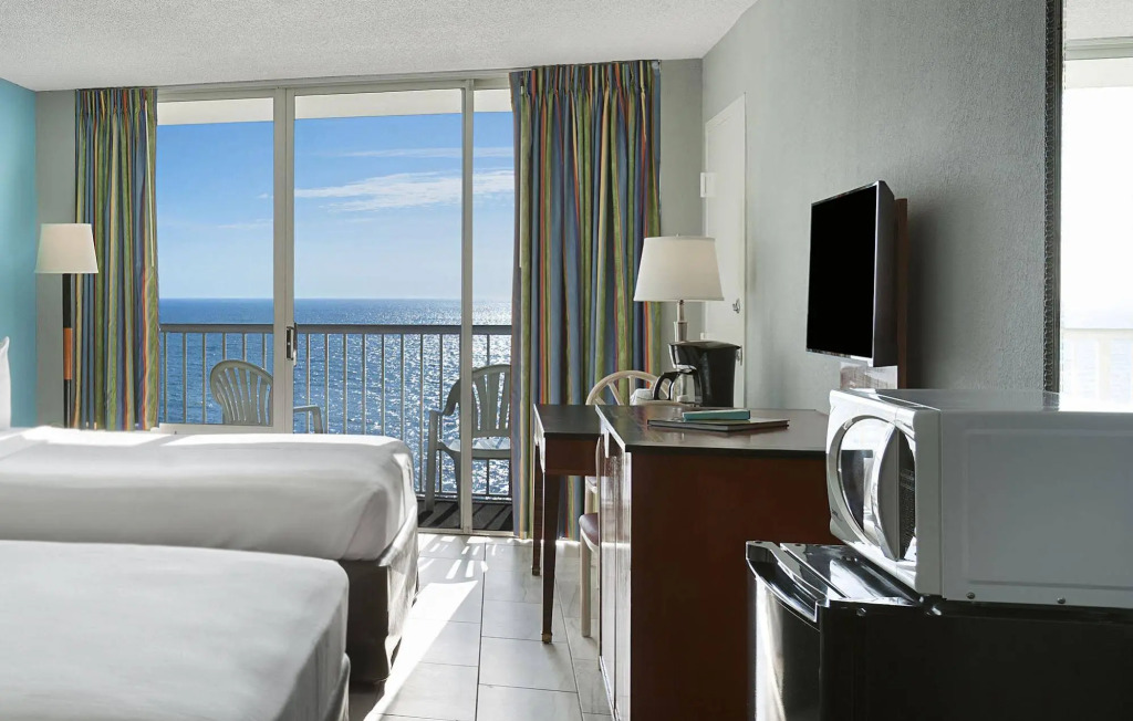 Crown Reef Resort