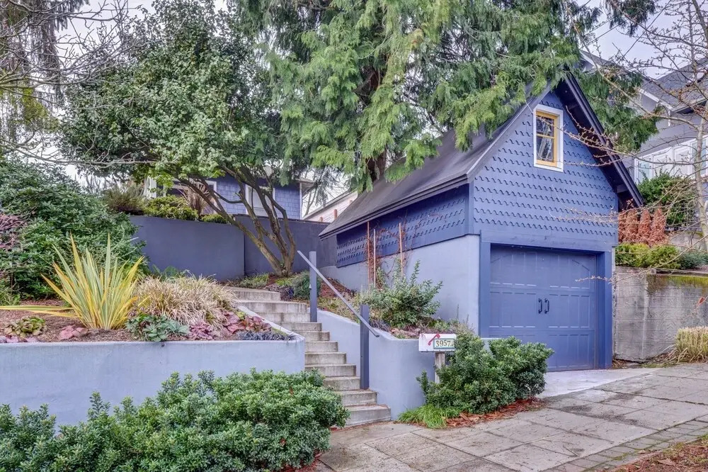 "the Fremont Lookout" W/ Deck & Gourmet Kitchen! 2 Bedroom Apts by Redawning
