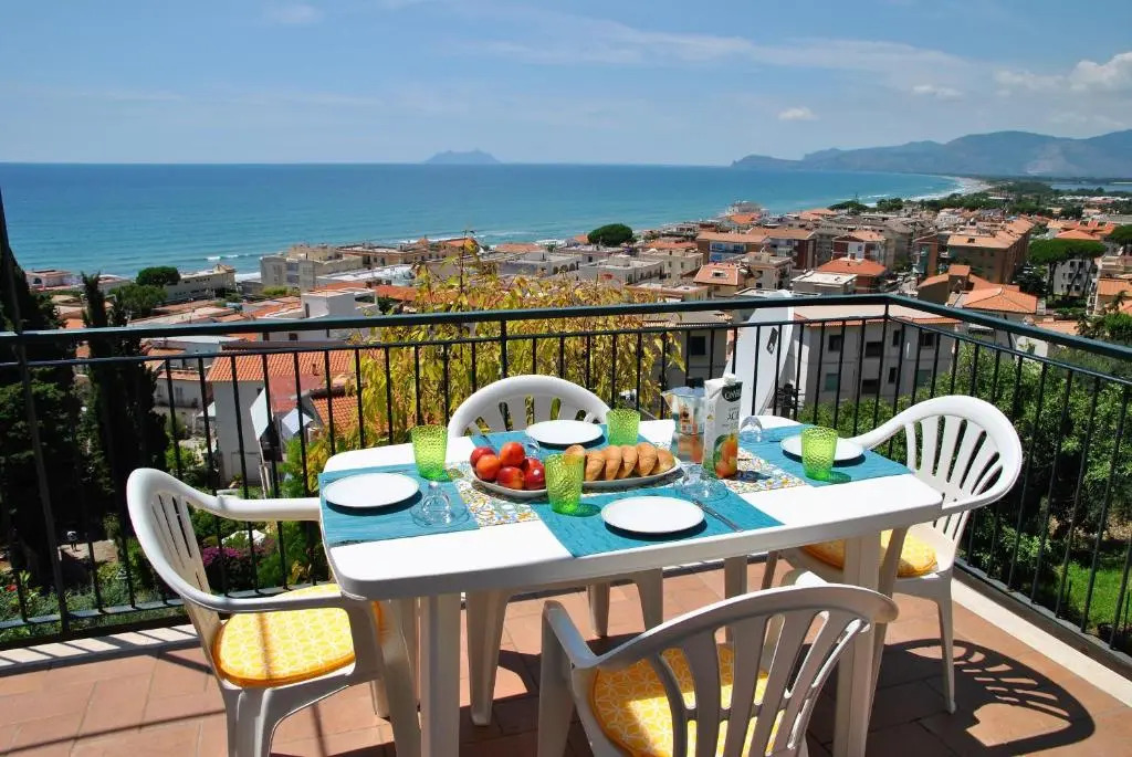Sunset Over the sea in the Center of Sperlonga Amazing sea View Apartment