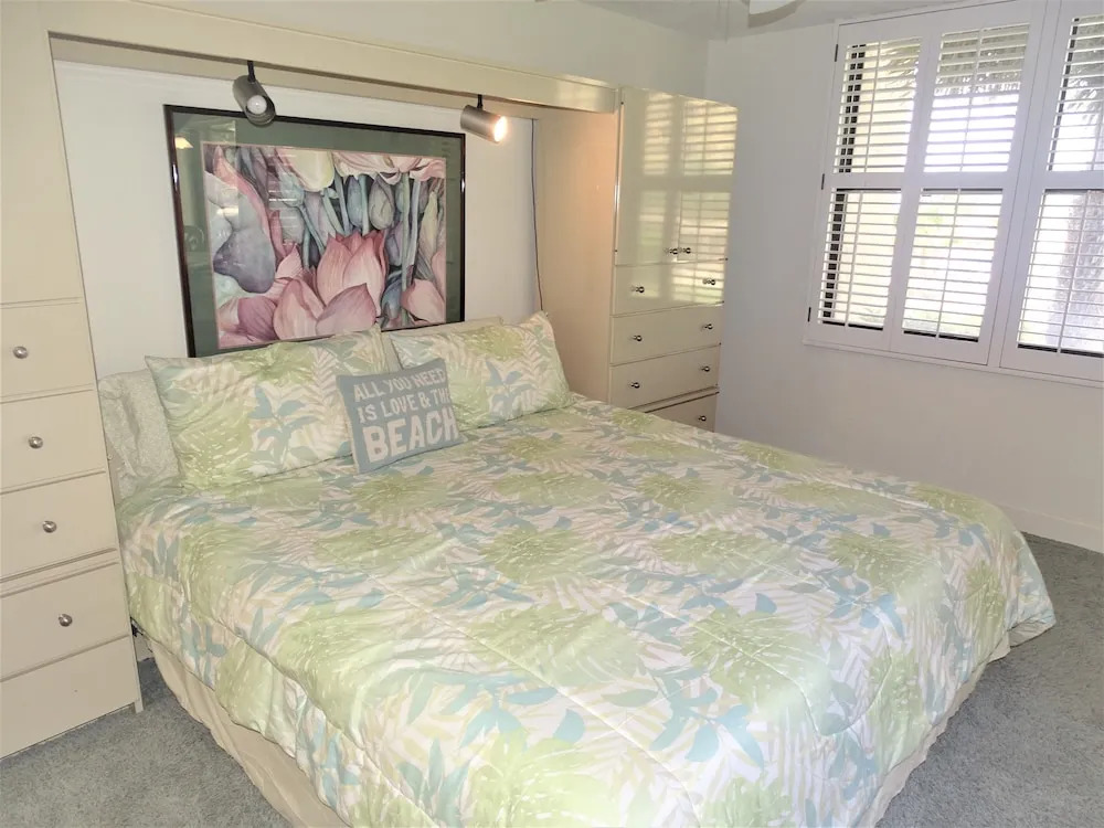 Gulf And Bay Club- A106 Updated Ground Floor Walk Out! 2 Bedroom Condo