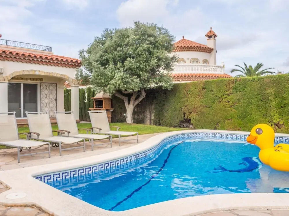 Fantastic Holiday Home for 10 Persons With Private Swimming Pool in Miami Platja