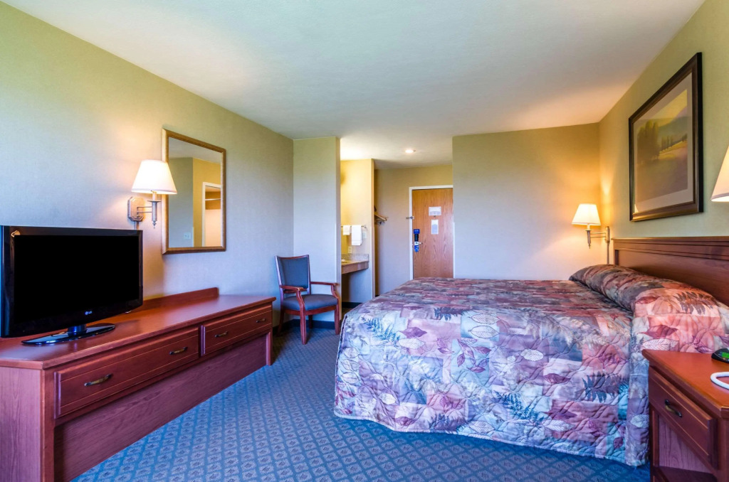 Super 8 by Wyndham Cozad