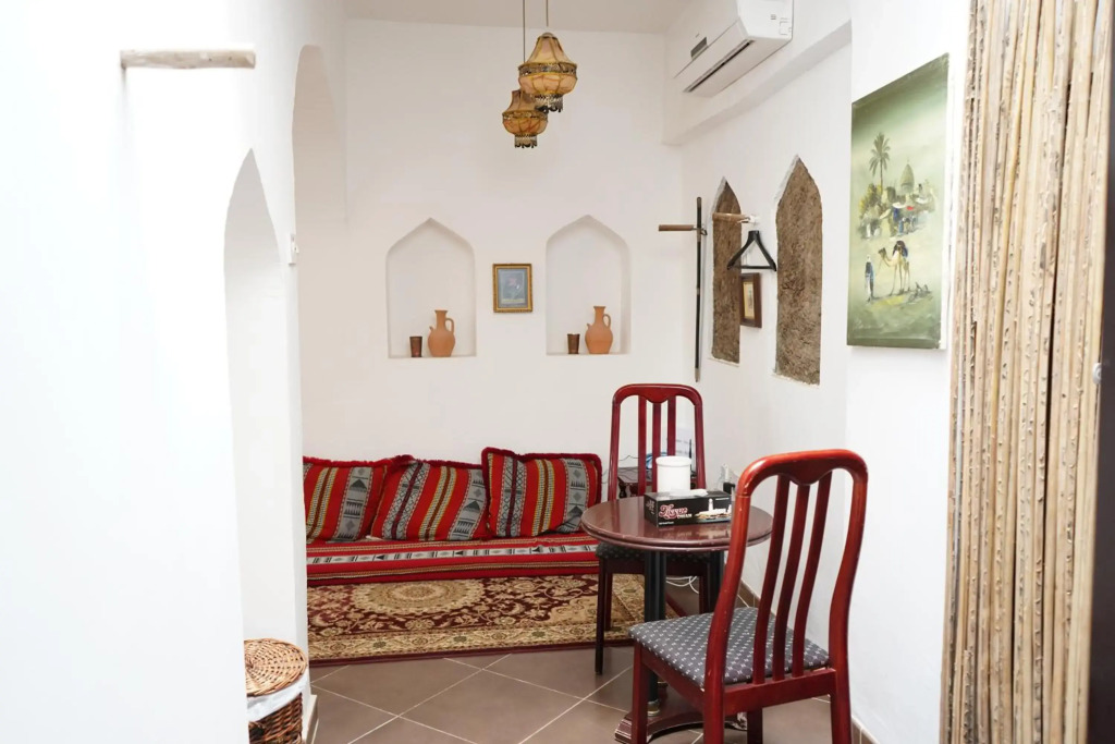 Date Palm Inn