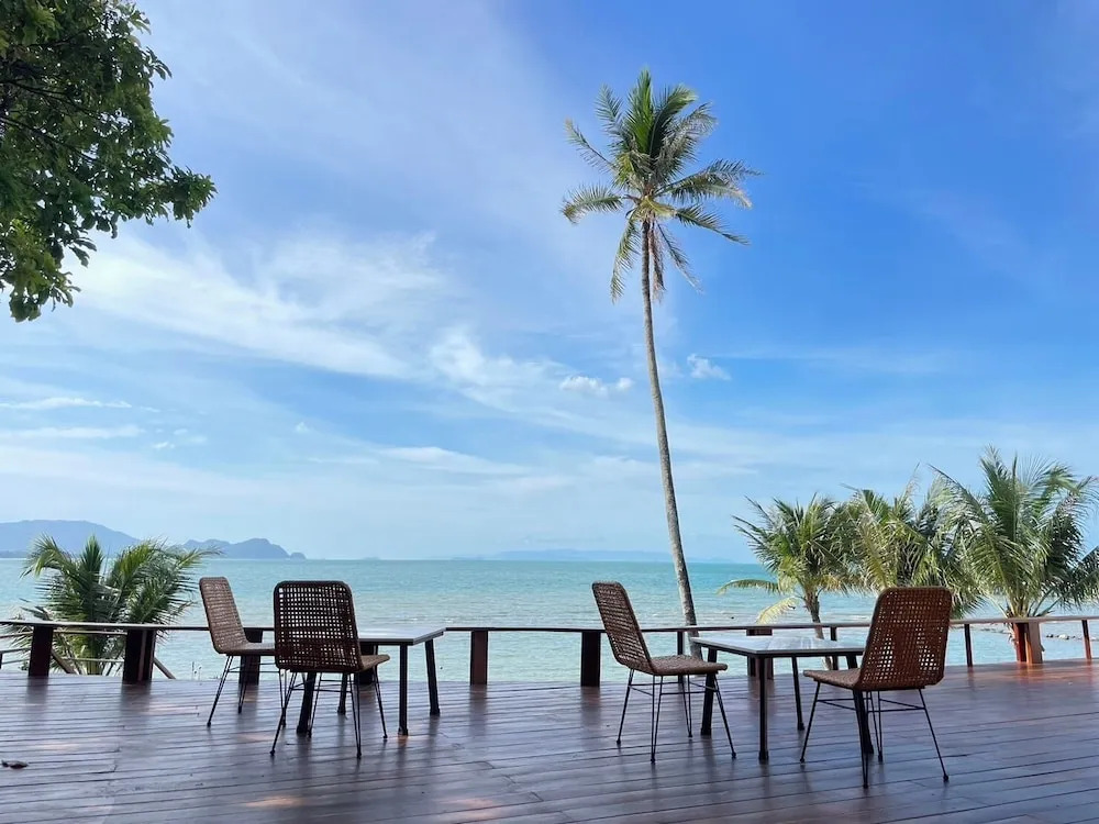 X-sea khanom Harbor Bay Resort