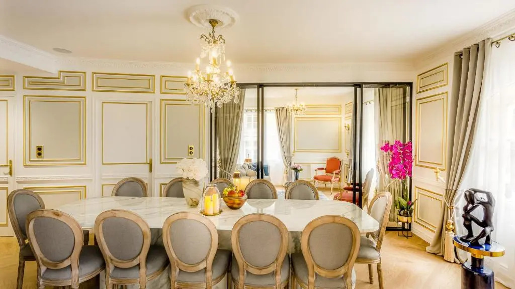 Luxury 6 Bedroom 5 bathroom Palace Apartment - Louvre View
