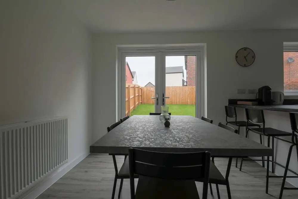 Beautiful 4-bed House 15 Mins to Cardiff & Newport