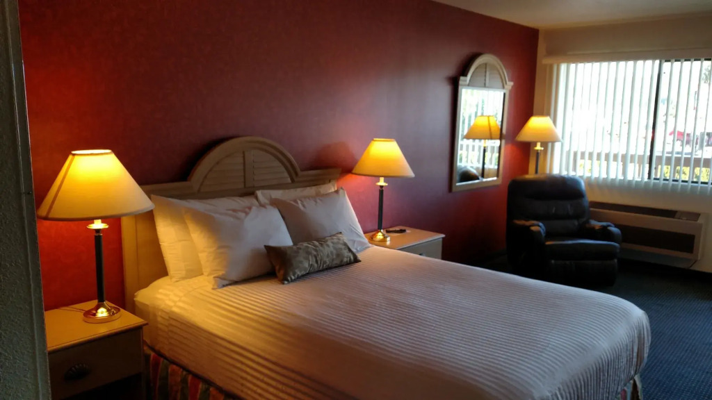 Lewis River Inn