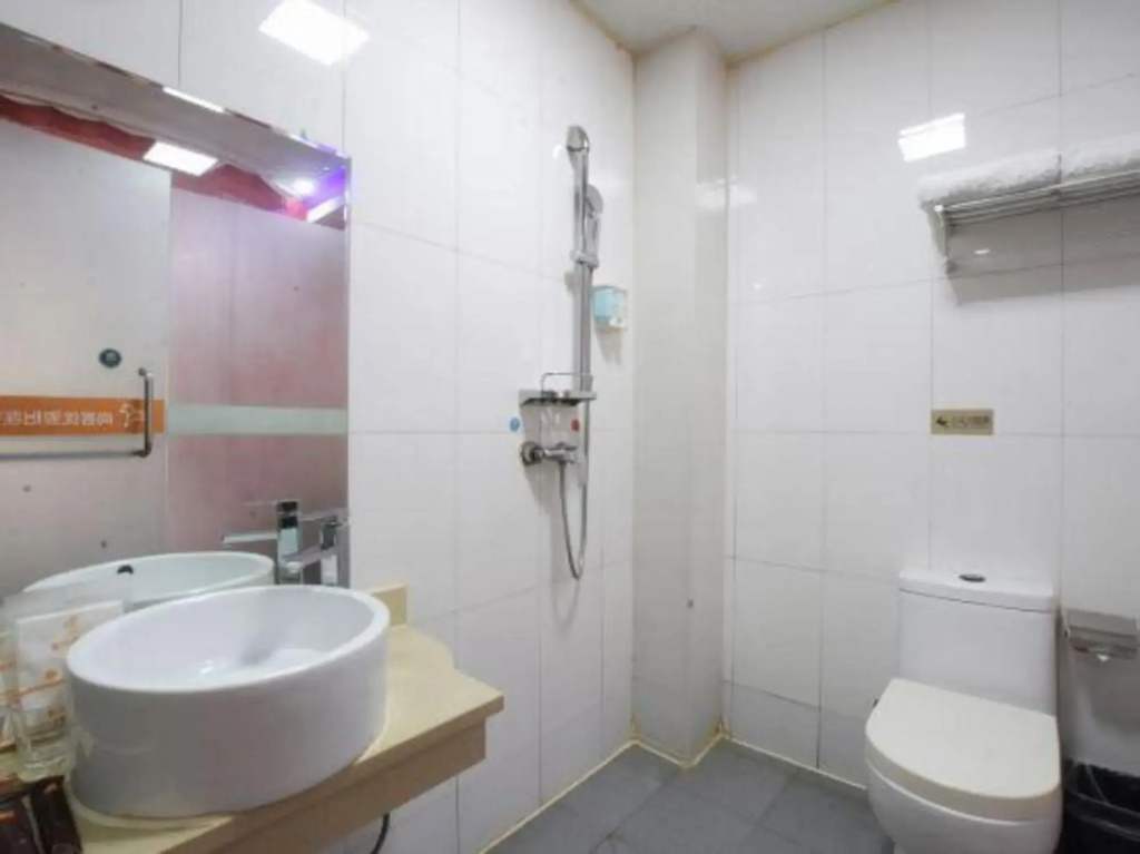 Junyi Hotel Chain (Anyang Railway Station North Street Branch)