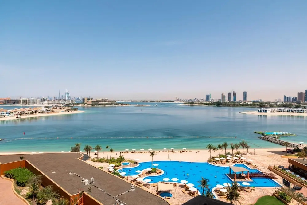 Palm Jumeirah Luxury w Private Beach Atlantis View