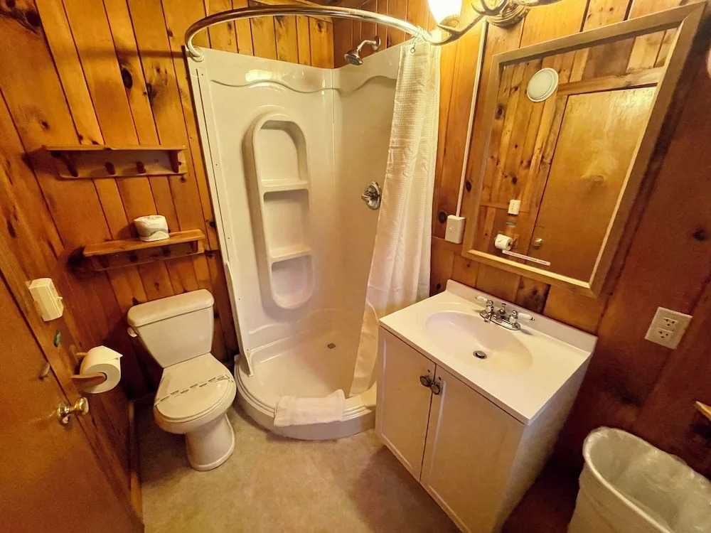 Waters Edge Lodge