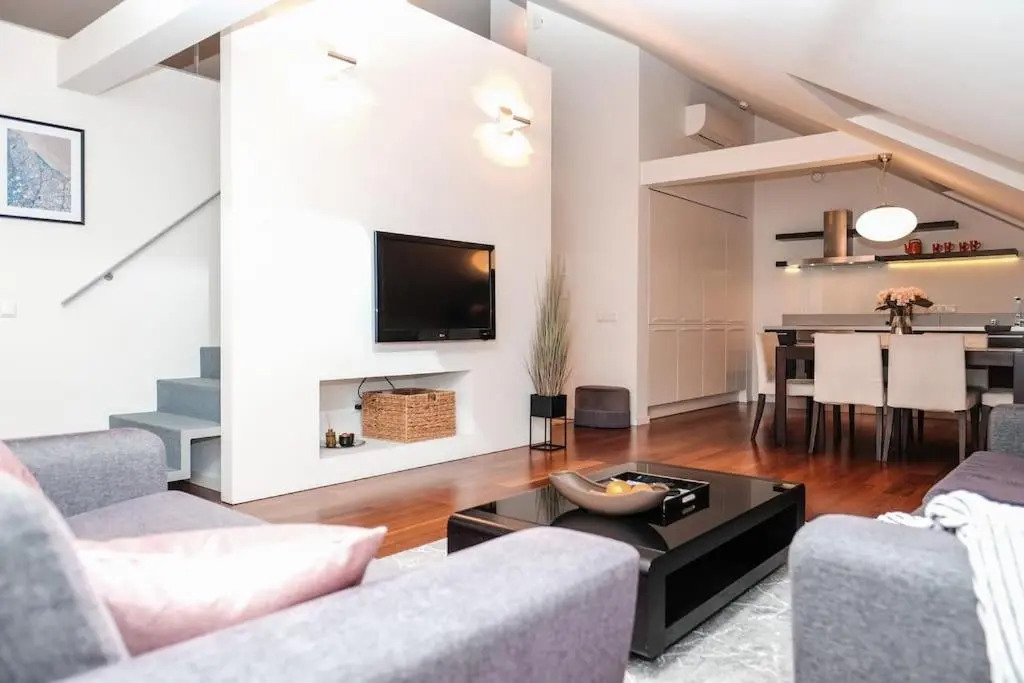 #stayhere - Spacious Luxury Town Hall 3BDR Apartment