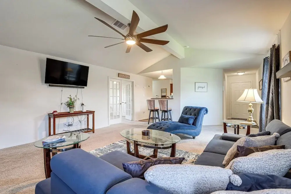 12 Mi to Beach: Texas Gulf Coast Home w/ Fire Pit