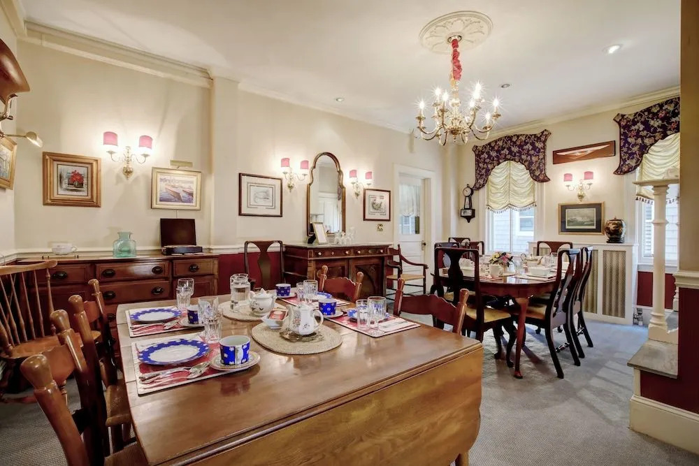 Flag House Inn