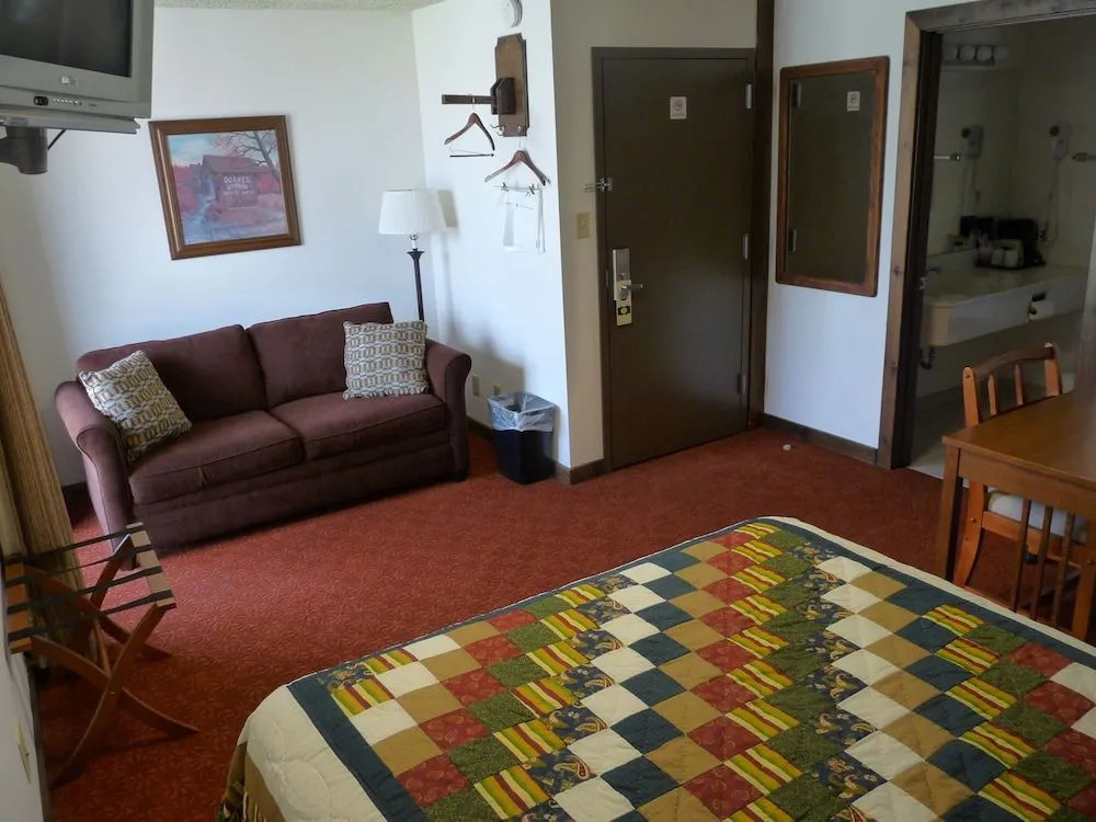 RiverBank Lodge
