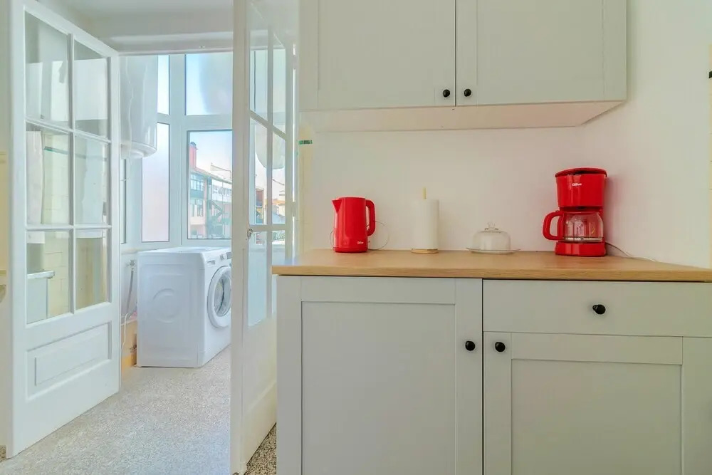 Brand new fully furnished hostel just 20 meters from Anjos metro station - 10