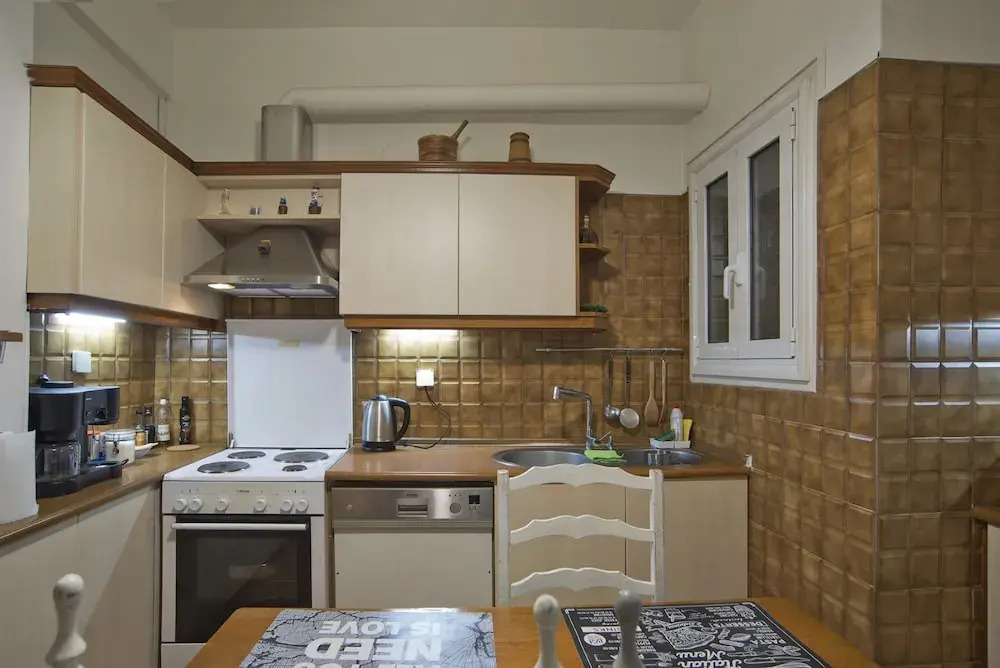 Baroness Apartment in Piraeus