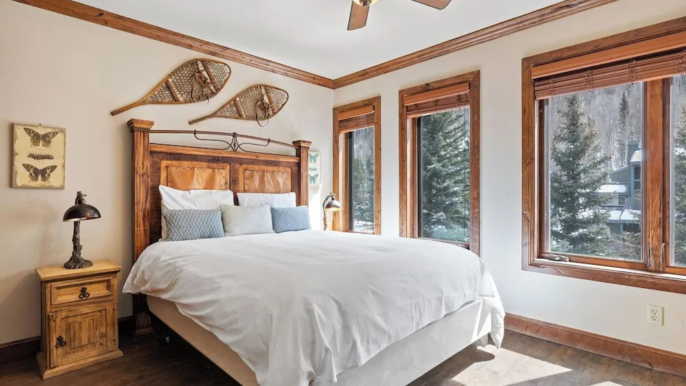 Ghostriders 11 by Avantstay Top Floor Condo w/ Large Patio & Mountain Views!