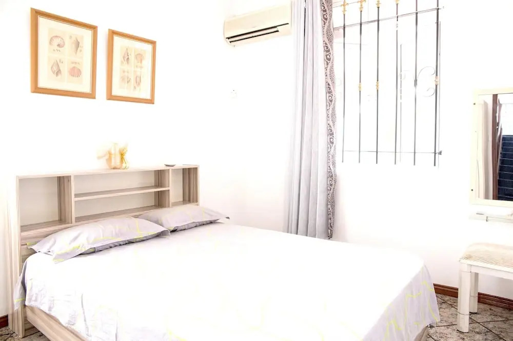House With 3 Bedrooms in Flic en Flac, With Shared Pool, Enclosed Garden and Wifi