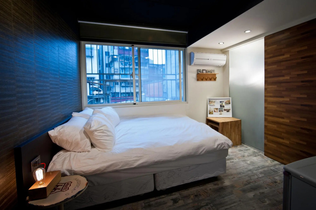 O2 Hotel M12
