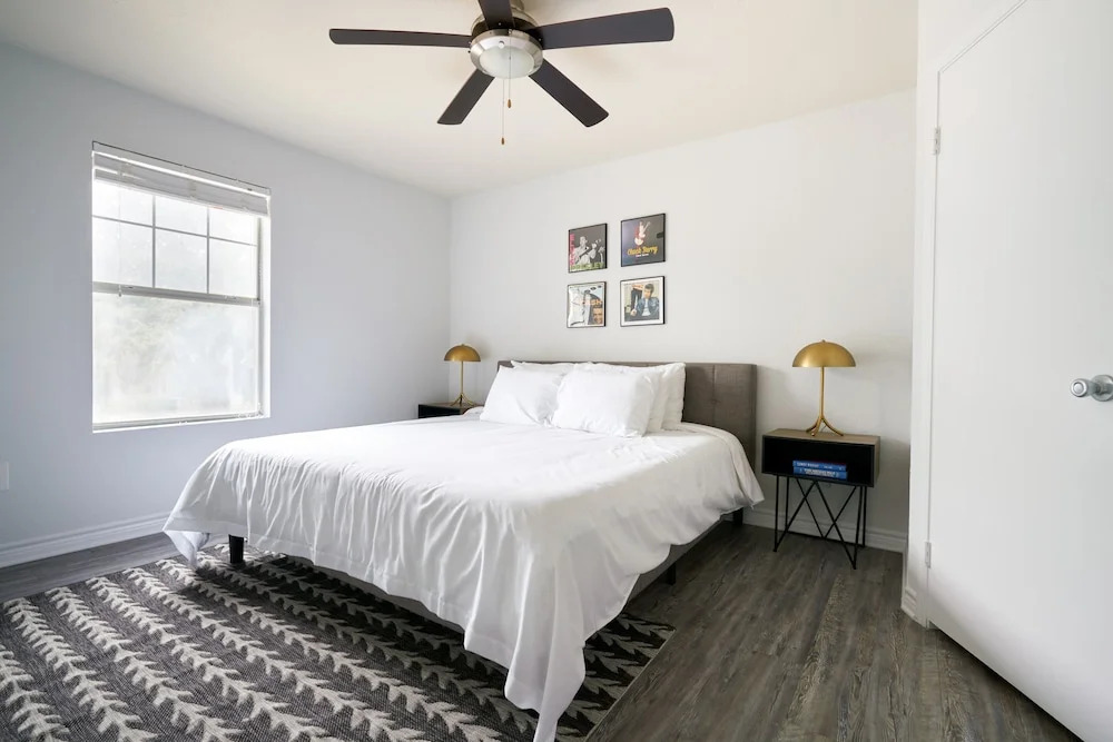 The Domain Luxury Suites by Sonder
