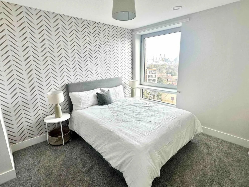 2 Bed Flat - Sleeps 4 - Balcony - Smoking