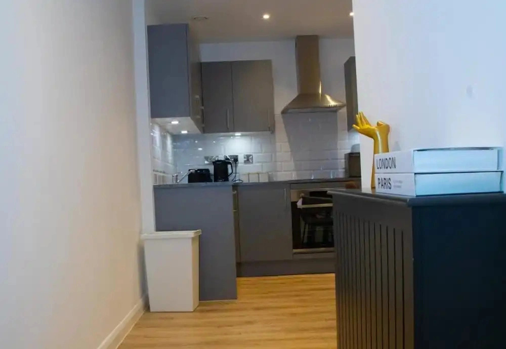 2br(en-suite/ Sleeps 4 With Private Parking