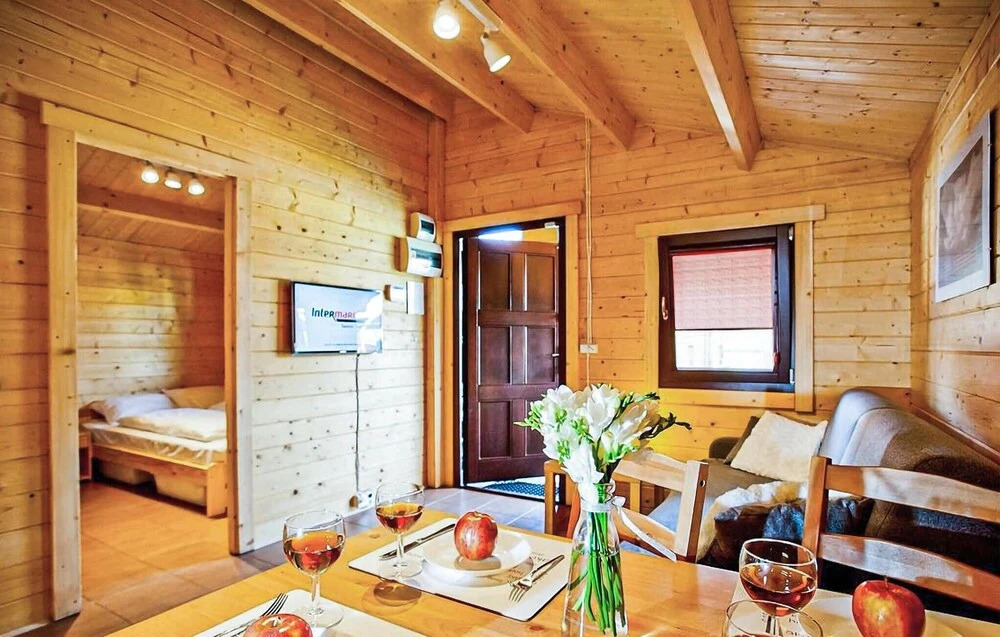 2 Bedroom Awesome Home In Sianozety