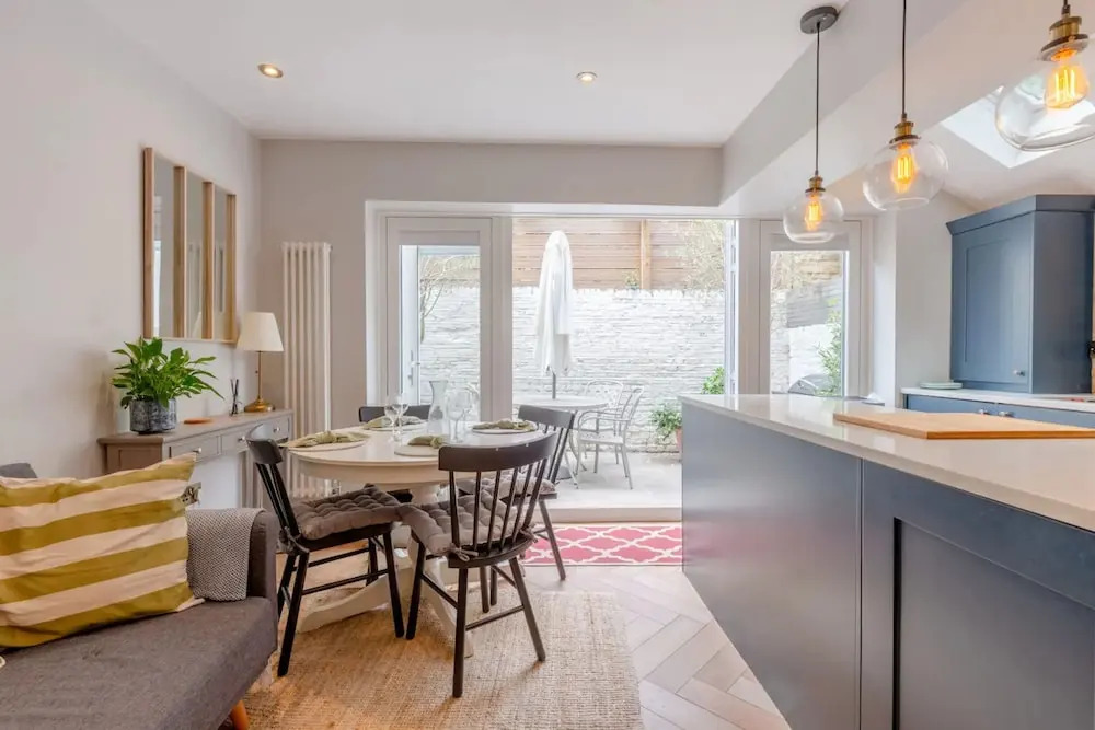 Stylish 1 Bedroom Flat in Fulham With Patio