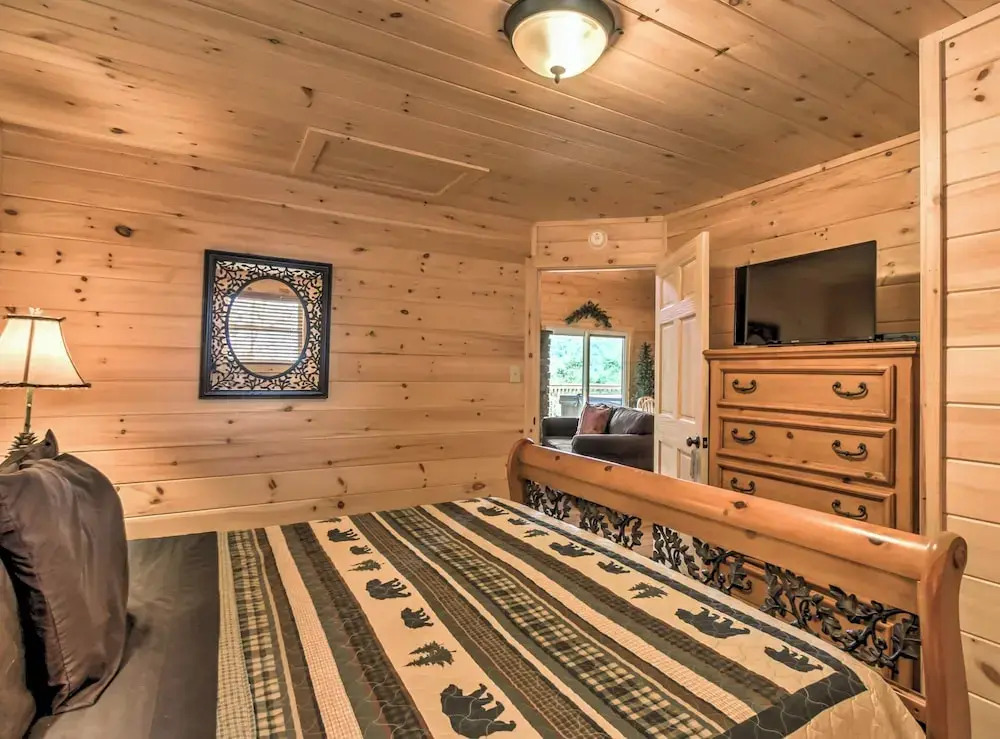 Hot Tub & Loft: Mountain-view Sevierville Cabin