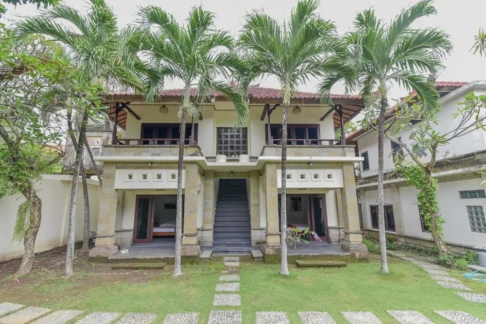 RedDoorz near Seminyak Square