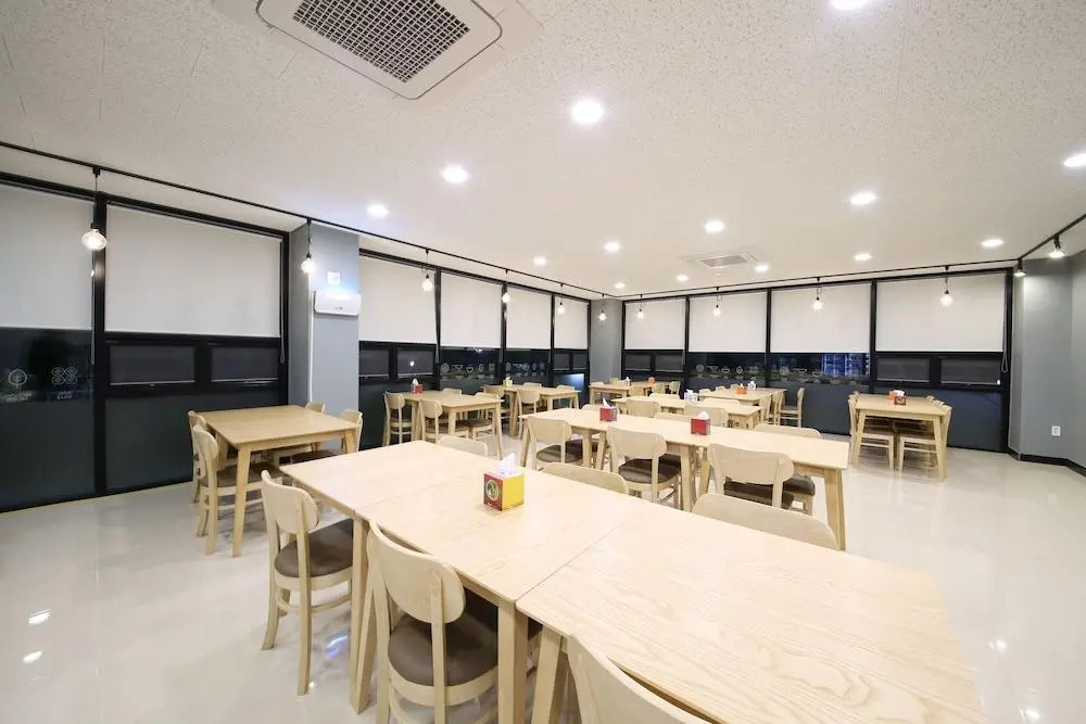 Nice Cat Hotel & Guest House