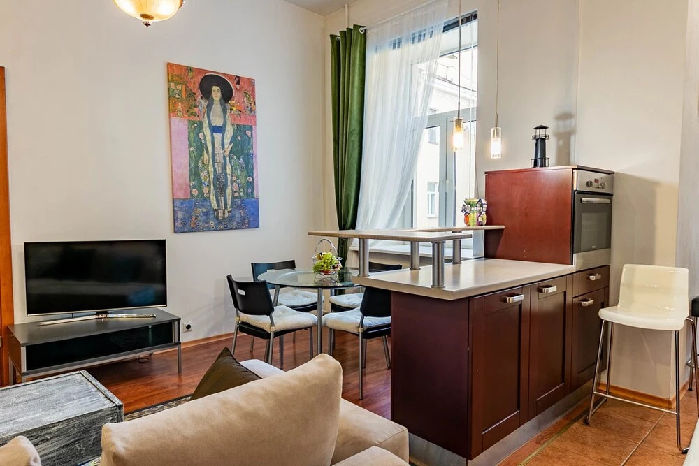 Atmospheric apartment on Nevsky prospect