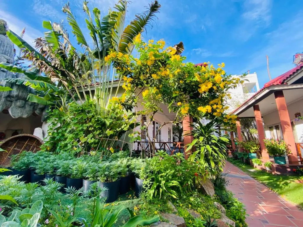 Sunday Lotus Garden Resort By The Sea Mui Ne
